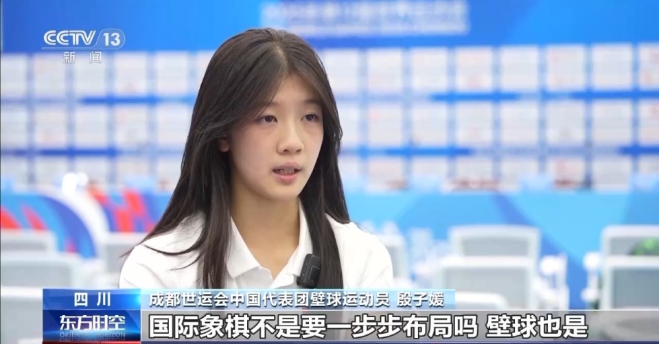 src, 她又连续迎