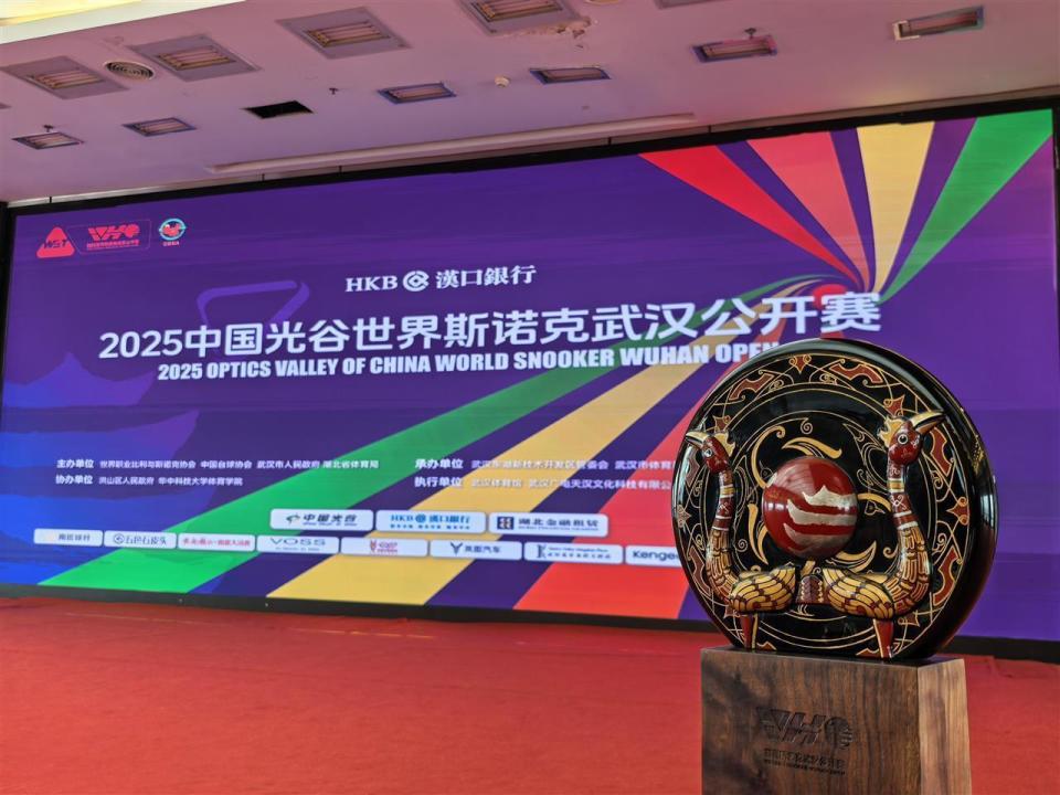 将汇聚全球, 名职业球员